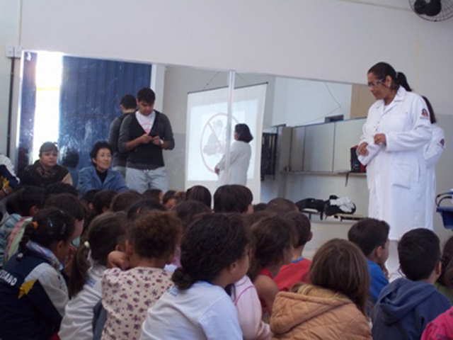 Projeto “Saúde vai à escola” discute Bullying com alunos de escola municipal