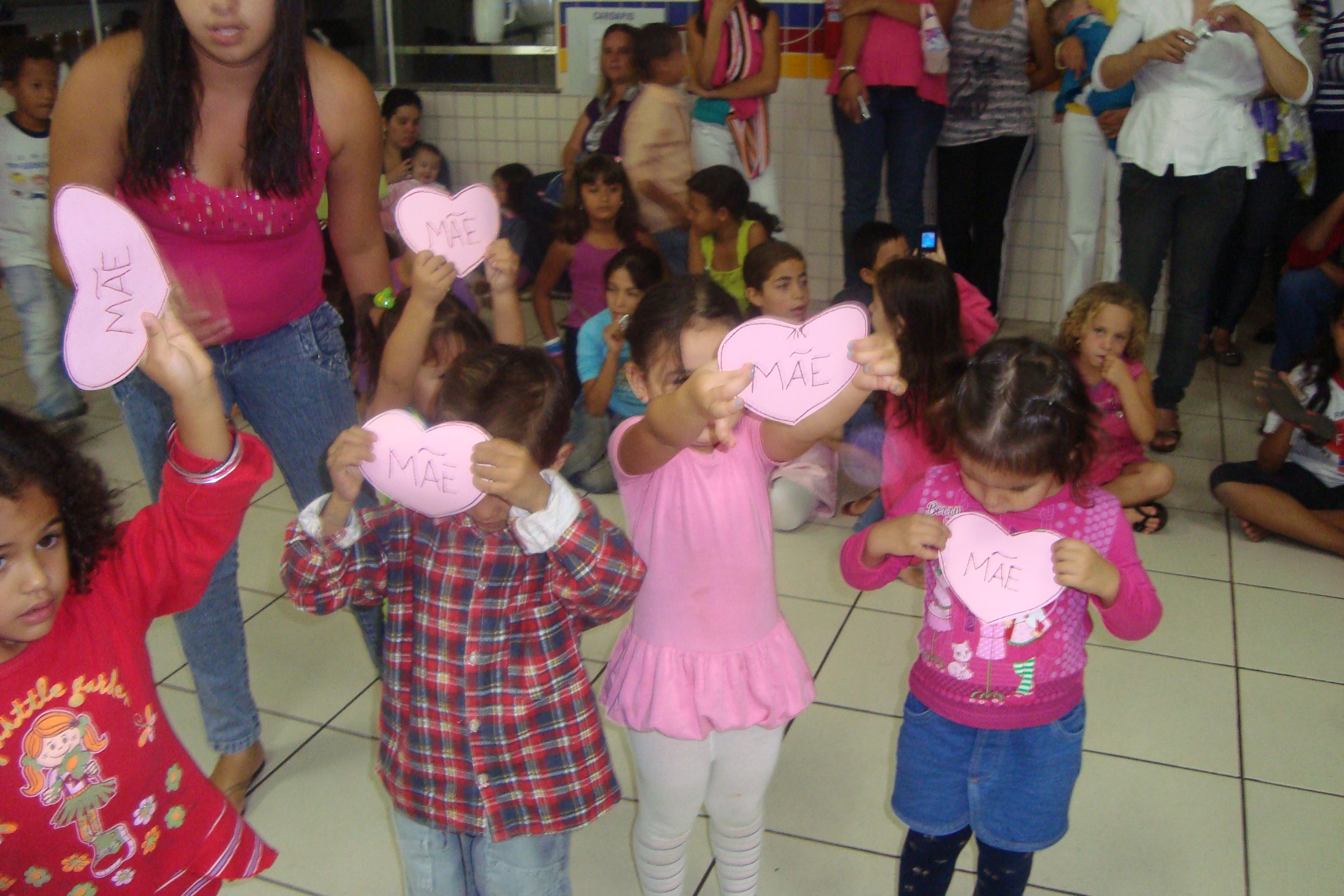 Surpresa para as mães da escola Coraly Julia Surpresa para as mães da escola Coraly Julia