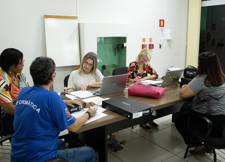 Secretaria Municipal da Educao entrega 168 notebooks a professores temporrios