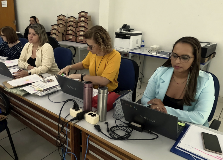  Alfabetiza Juntos  apresentado aos coordenadores pedaggicos a formao de todos os professores de 1 e 2 anos do ensino fundamental da rede municipal