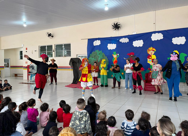 Semana do Folclore encanta crianas com riqueza da cultura popular na EMEI O Pequeno Polegar