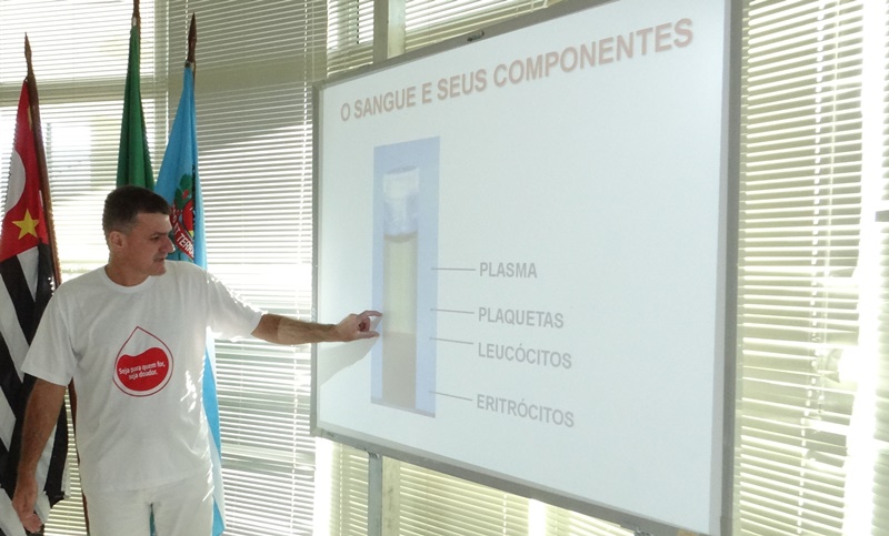 Servidores participam de palestra sobre doao de sangue