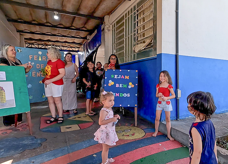 EMEI O Pequeno Aprendiz Encanta Com Feira de Cincia e Mostra de Artes