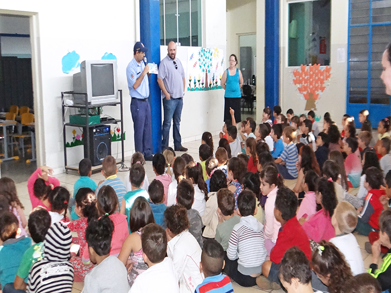 Educao para o Trnsito  tema de palestra em escola municipal