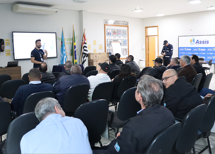  Detran realiza palestra para motoristas do transporte escolar de Assis