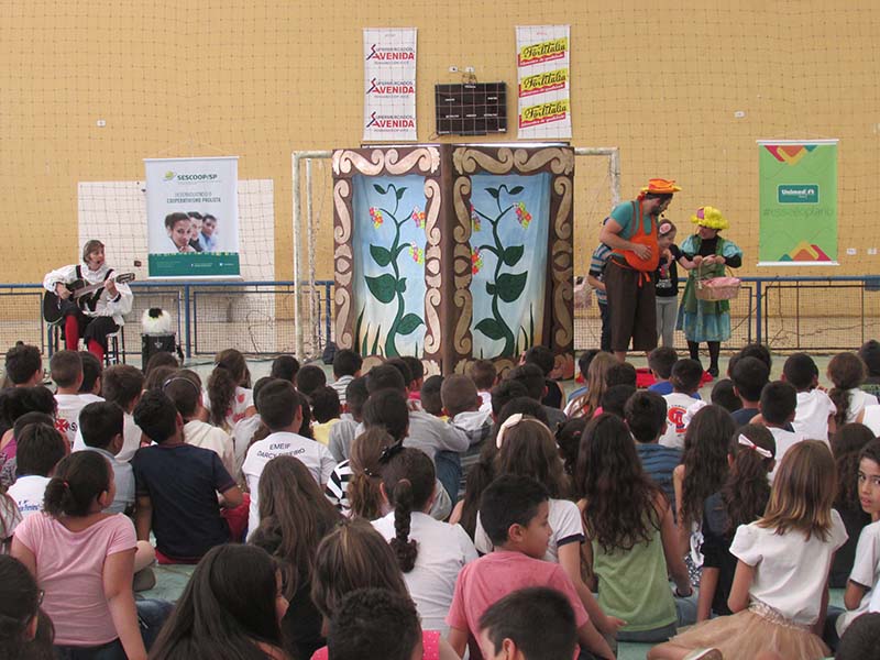 Pea teatral promove conscientizao socioambiental a alunos da Rede Municipal de Educao