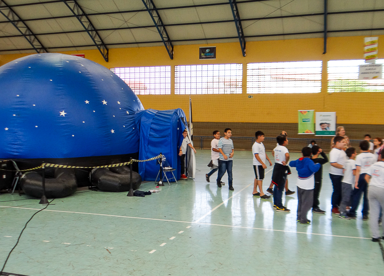 Alunos do Municpio participam de sesso em planetrio 