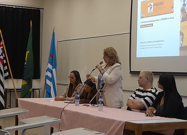 UM MARCO NA EDUCAO: 1 CONFERNCIA MUNICIPAL SOBRE A PNEERQ EM ASSIS RENE GESTORES, SUPERVISORES DA REDE MUNICIPAL ESCOLAR PARA DEBATER RACISMO E DIVERSIDADE