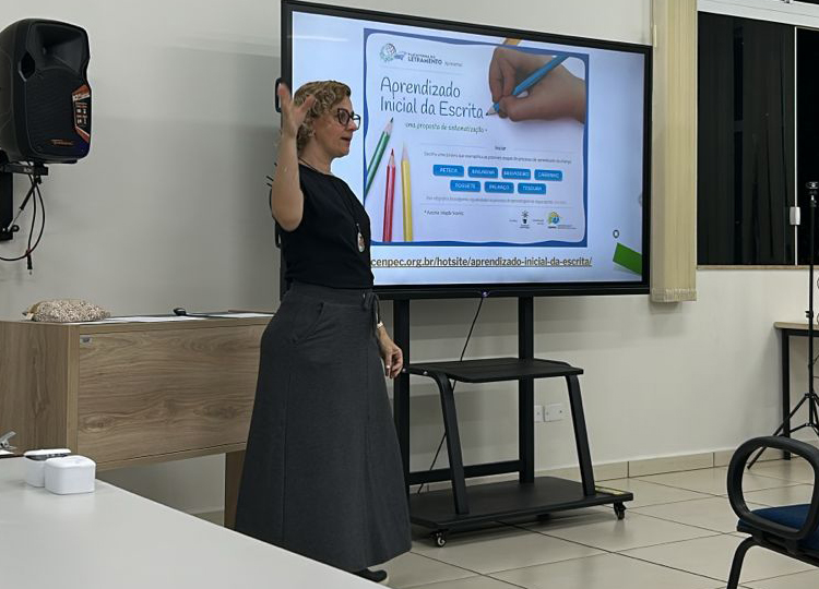 Secretaria Municipal da Educao de Assis e Prefeitura promovem formao em servio para equipes dos Ncleos de Atendimento Educacional Alternativo