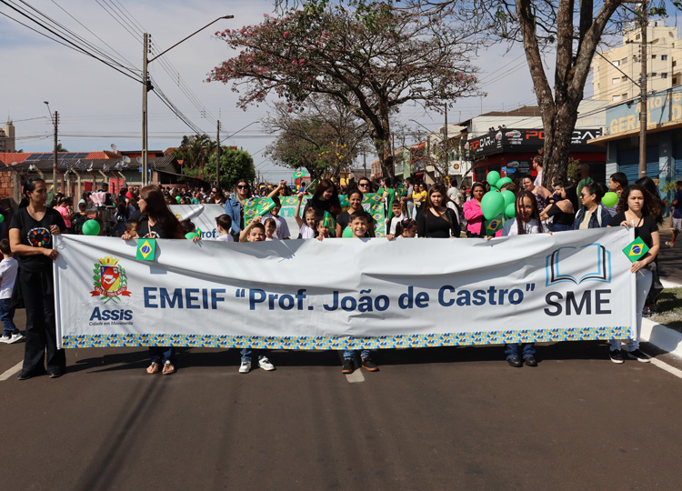 Educação Municipal marca presença no Desfile Cívico em comemoração à Independência do Brasil