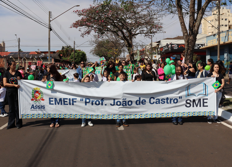 Educao Municipal marca presena no Desfile Cvico em comemorao  Independncia do Brasil