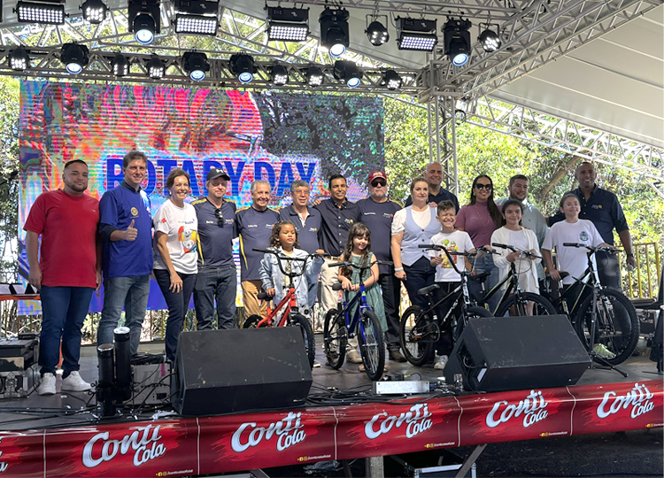 🎨 Alunos da Rede Municipal so premiados em concurso de desenho durante o Rotary Day 2025