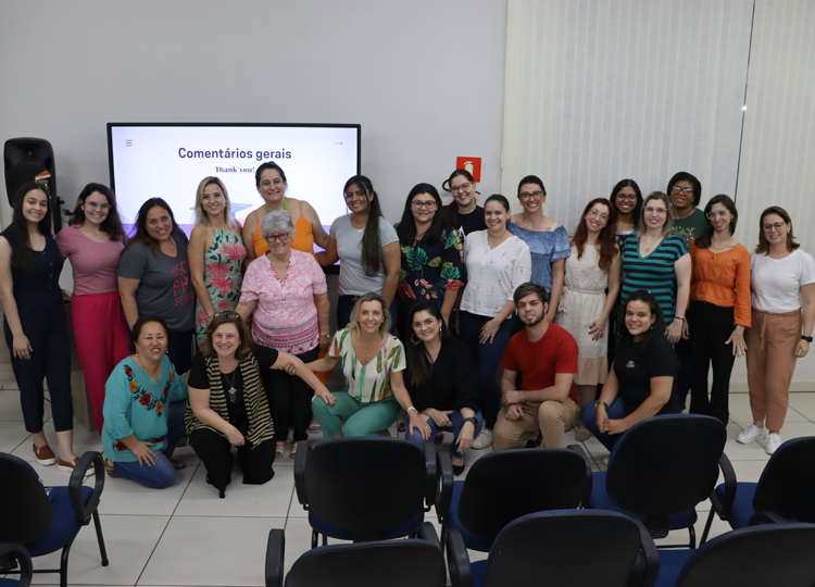 Autoras de livros de ingls usados pela SME visitam escolas da rede municipal