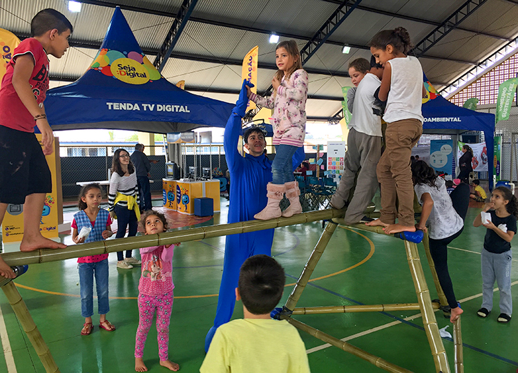 Caravana da TV Digital esteve em Assis no ltimo  fim de semana