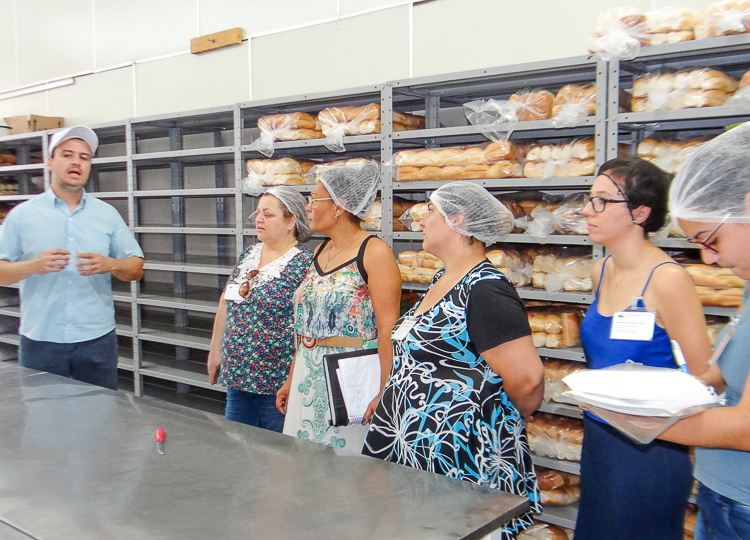 Cozinha Piloto recebe vista da atual gesto do CAE