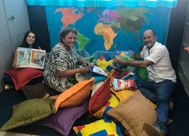 Prefeito Jos Fernandes conhece biblioteca remodelada da EMEIF 