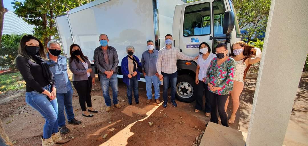 Prefeitura inaugura vestirio e entrega novo caminho para  Cozinha Piloto 