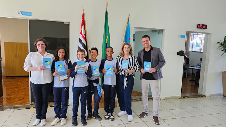 📚 Secretaria da Educao recebe doao de livros sobre sade emocional