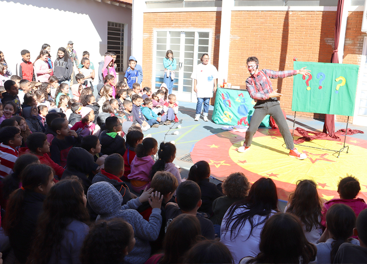 Parceria Educao e Cultura Leva Magia do Circo a Alunos da EMEIF Prof. Joo Luiz Galvo Ribeiro no Festivem Espetculo!