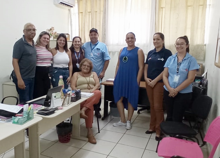 Equipe escolar se rene para planejar medidas de saneamento contra avano da escabiose humana