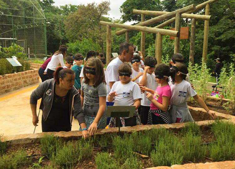 Jardim Sensorial no Parque Buraco recebe primeira visita monitorada