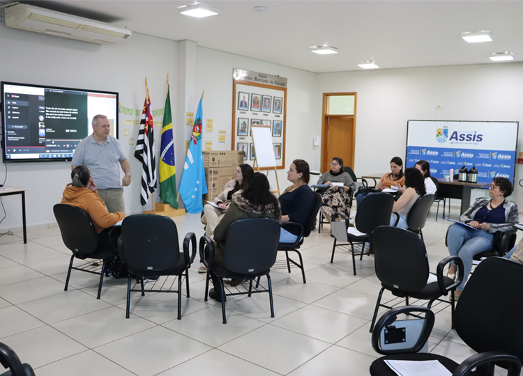 Assis avana na formao de diretores com o Programa Alfabetiza Juntos
