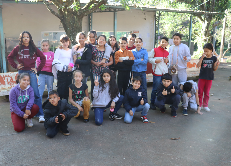 Alunos do 5 ano da rede municipal tm aula prtica na Usina de Reciclagem Coocassis