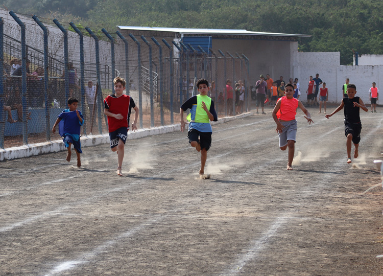 Festival de Atletismo promove desenvolvimento integral de estudantes da Rede Municipal de Ensino